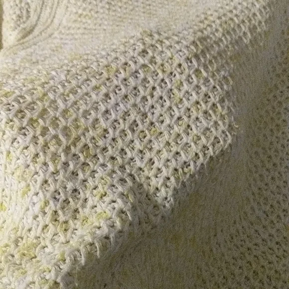 Yellow sweater - Picture 2 of 4